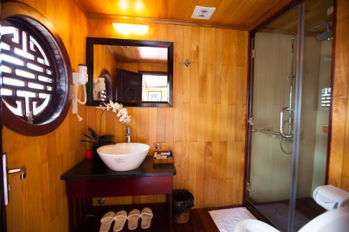 Aphrodite Cruises Bathroom 01